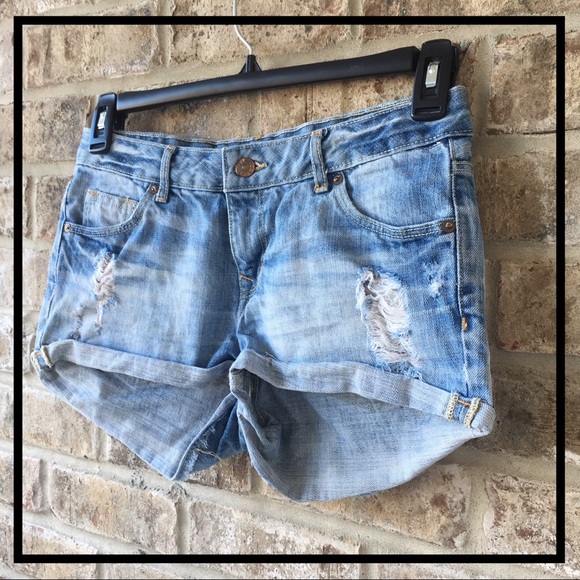 H&M JEAN SHORTS DENIM DISTRESSED LOWRISE STONEWASH - Picture 2 of 8